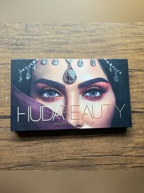 HUDA BEAUTY Eyeshadow Palette — Pink & Purple Tones